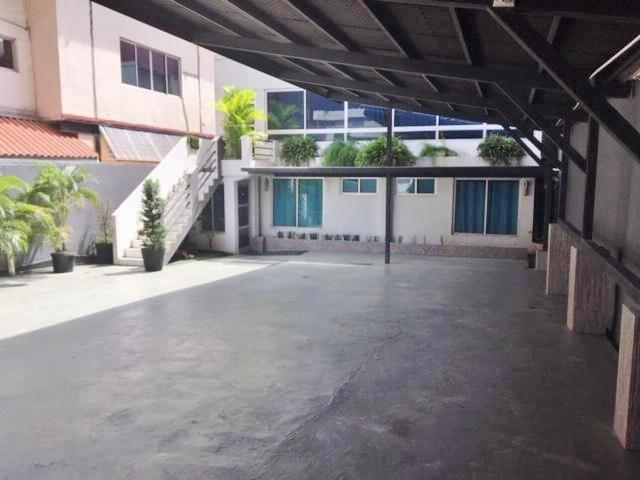 Serenade Panama (ville)